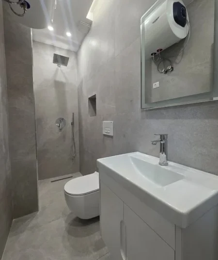Tirane, shitet apartament 1+1 Kati 3, 44 m² 129.000 € (komuna e parisit)