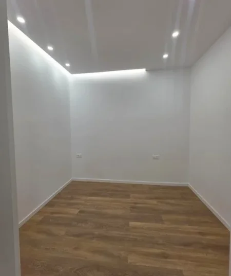 Tirane, shitet apartament 1+1 Kati 3, 44 m² 129.000 € (komuna e parisit)