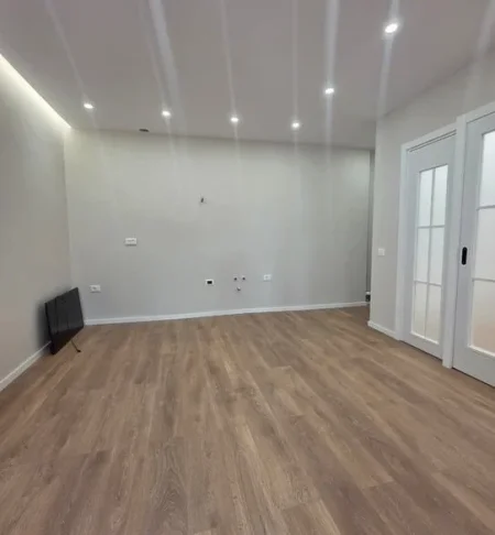 Tirane, shitet apartament 1+1 Kati 3, 44 m² 129.000 € (komuna e parisit)
