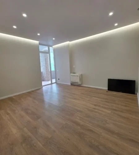 Tirane, shitet apartament 1+1 Kati 3, 44 m² 129.000 € (komuna e parisit)
