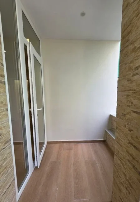 Tirane, shitet apartament 1+1 Kati 3, 44 m² 129.000 € (komuna e parisit)