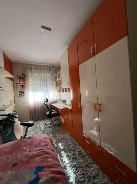 Tirane, jepet me qera apartament 2+1 , 80 m² 650 € (Rruga Irfan Tomini)