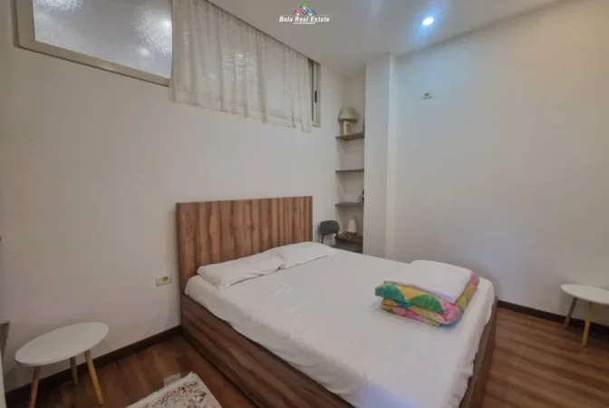 Tirane, jepet me qera apartament 1+1+Ballkon Kati 1, 65 m² 600 € (prane 9 katsheve)