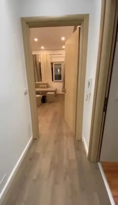 Tirane, jepet me qera apartament 1+1+Ballkon Kati 5, 70 m² 550 € 