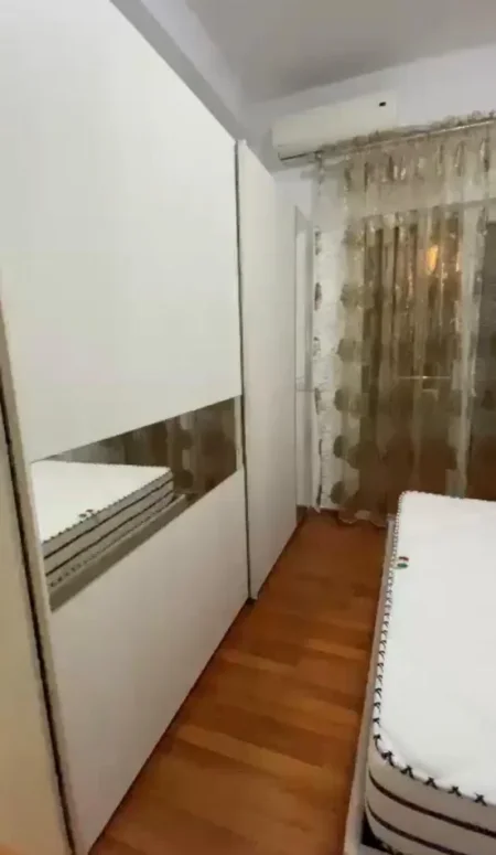 Tirane, jepet me qera apartament 1+1+Ballkon Kati 5, 70 m² 550 € 