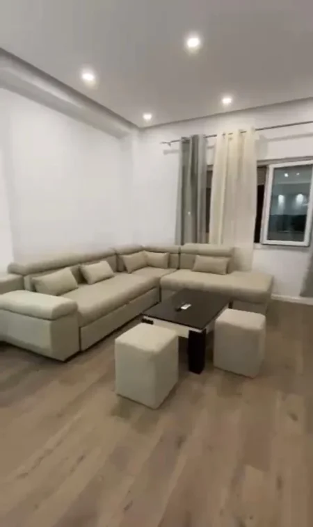 Tirane, jepet me qera apartament 1+1+Ballkon Kati 5, 70 m² 550 € 