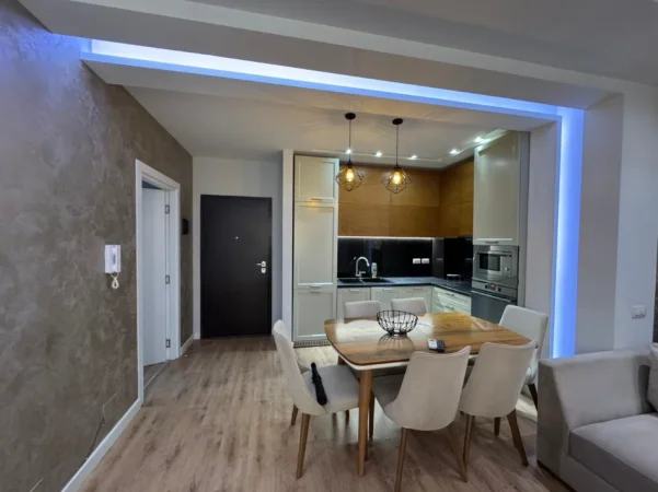 Tirane, jepet me qera apartament 2+1+Ballkon Kati 5, 105 m² 800 € (Rr: Bill Klinton)