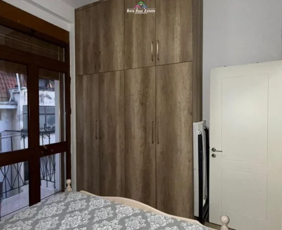 Tirane, jepet me qera apartament 1+1 Kati 4, 40 m² 630 € (Bulevardi Bajram Curri)