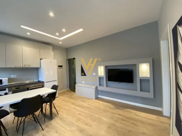 Tirane, jepet me qera apartament 1+1+Ballkon Kati 2, 90 m² 550 € (21 DHJETORI)