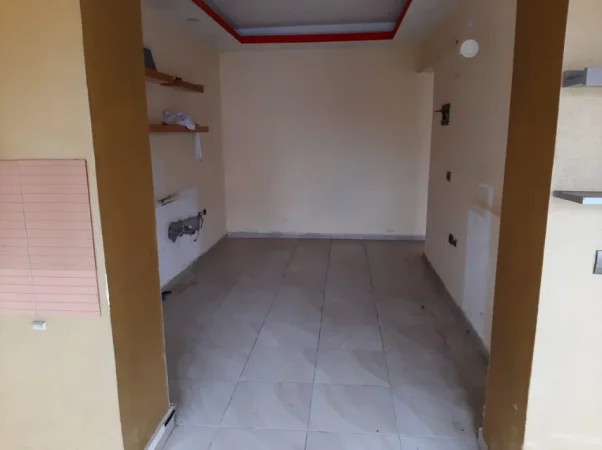 Tirane, shitet dyqan Kati 0, 60 m² 103.000 € (NJAZI MEKA)