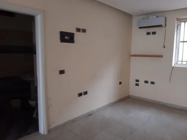 Tirane, shitet dyqan Kati 0, 60 m² 103.000 € (NJAZI MEKA)