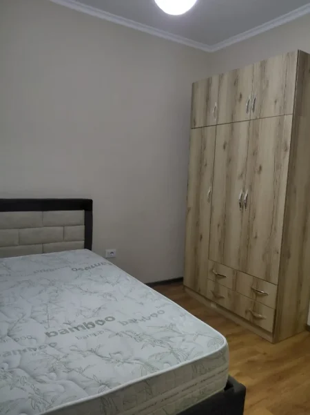 Tirane, jepet me qera apartament 1+1+Ballkon Kati 3, 71 m² 550 € (RRUGA E DIBRES)