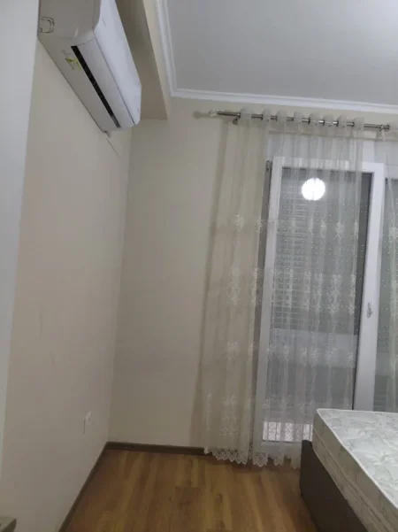 Tirane, jepet me qera apartament 2+1+Ballkon Kati 3, 94 m² 550 € (RRUGA 5 MAJI)