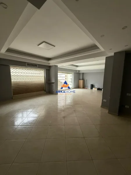 Tirane, shitet ambjent biznesi Kati -1, 125 m² 300.000 € (ISH STACIONI I FUNDIT I TIRANËS SË RE)