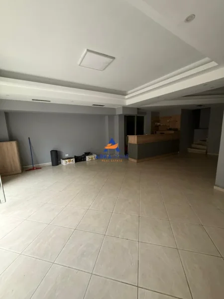 Tirane, shitet ambjent biznesi Kati -1, 125 m² 300.000 € (ISH STACIONI I FUNDIT I TIRANËS SË RE)