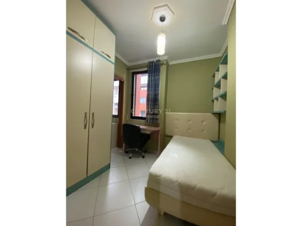 Tirane, shitet apartament 2+1+Ballkon Kati 5, 103 m² 170.000 € (astir)