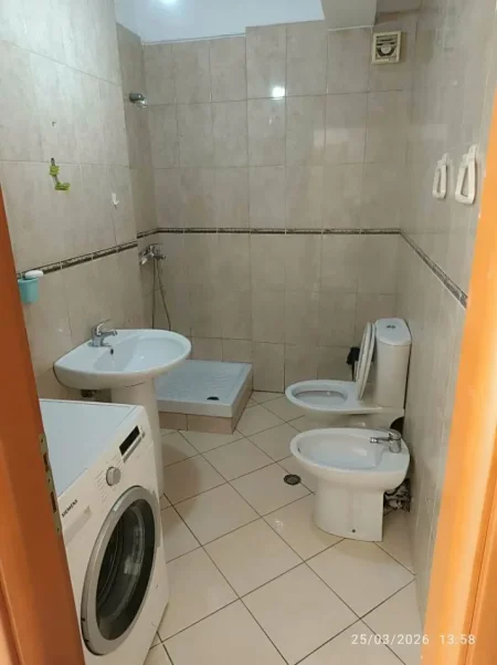 Tirane, jepet me qera apartament 2+1+Ballkon Kati 7, 85 m² 450 € (DON BOSKO)