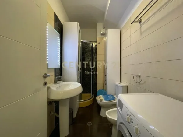 Tirane, shitet apartament 1+1 Kati 3, 67 m² 145.000 € (liqeni i thate)