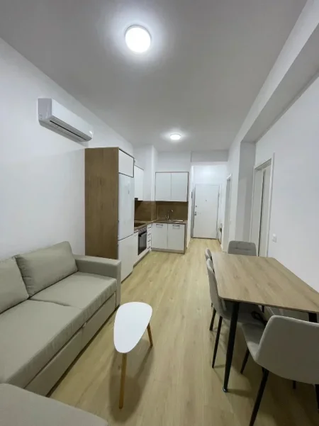 Tirane, jepet me qera apartament 1+1+Ballkon Kati 9, 60 m² 380 € (ALI DEMI)