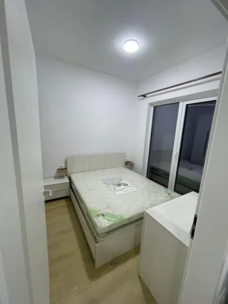 Tirane, jepet me qera apartament 1+1+Ballkon Kati 9, 60 m² 380 € (ALI DEMI)