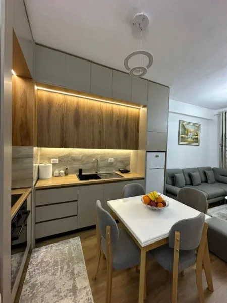Tirane, jepet me qera apartament 1+1+Ballkon Kati 6, 60 m² 450 € (ALI DEMI)