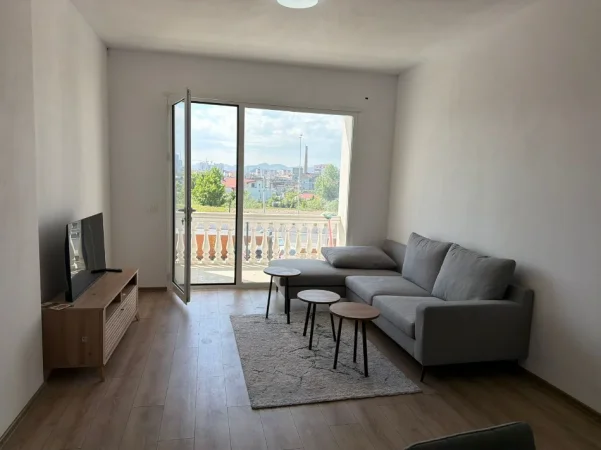Tirane, jepet me qera apartament 2+1+Ballkon Kati 1, 120 m² 450 € 