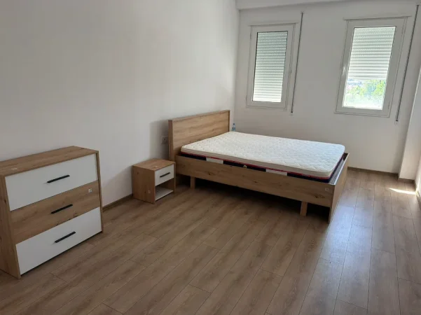 Tirane, jepet me qera apartament 2+1+Ballkon Kati 1, 120 m² 450 € 
