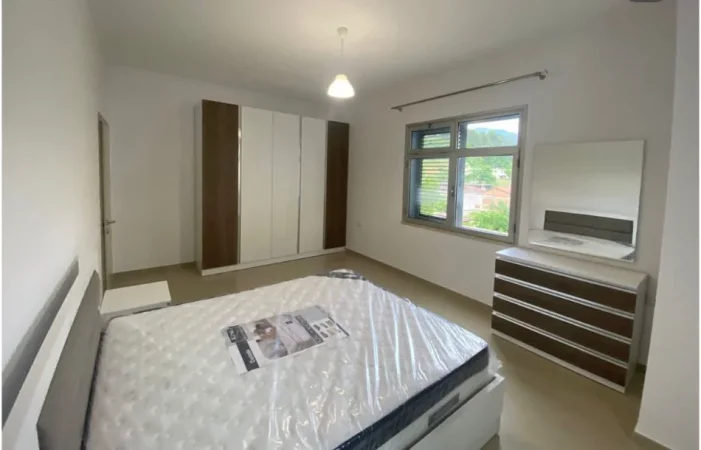 Tirane, jepet me qera apartament 2+1 Kati 3, 100 m² 400 € (shkoze)
