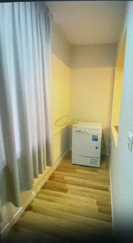 Tirane, jepet me qera apartament 1+1 Kati 3, 55 m² 550 € (BULEVARDI ZOGU PARE)