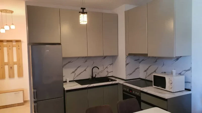 Tirane, jepet me qera apartament 1+1+Ballkon Kati 7, 70 m² 500 € (kongresi manastirit)