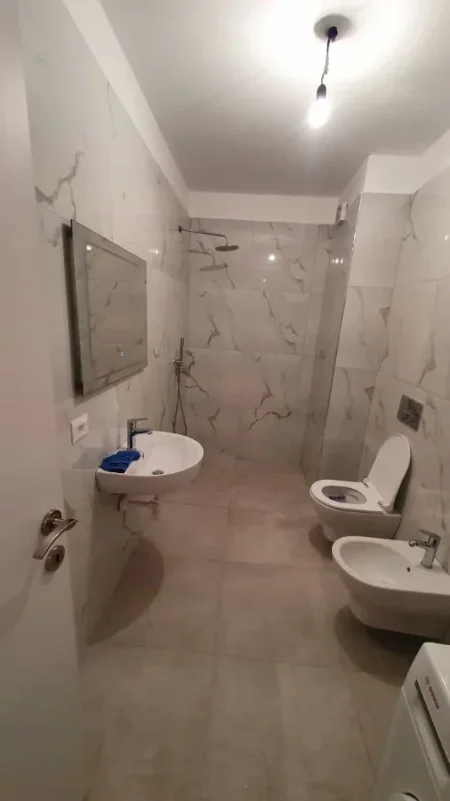 Tirane, jepet me qera apartament 1+1+Ballkon Kati 7, 70 m² 500 € (kongresi manastirit)