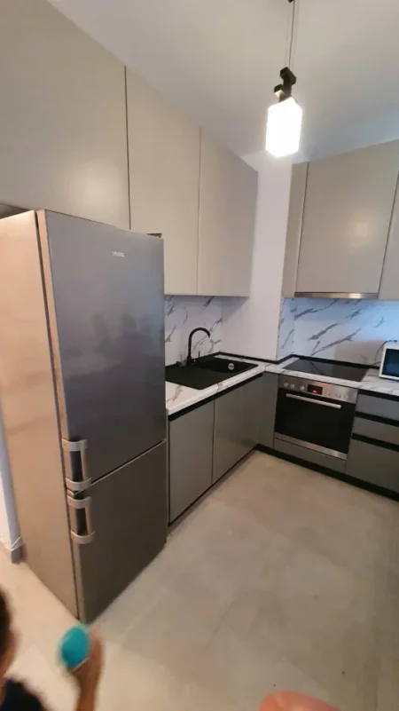 Tirane, jepet me qera apartament 1+1+Ballkon Kati 7, 70 m² 500 € (kongresi manastirit)