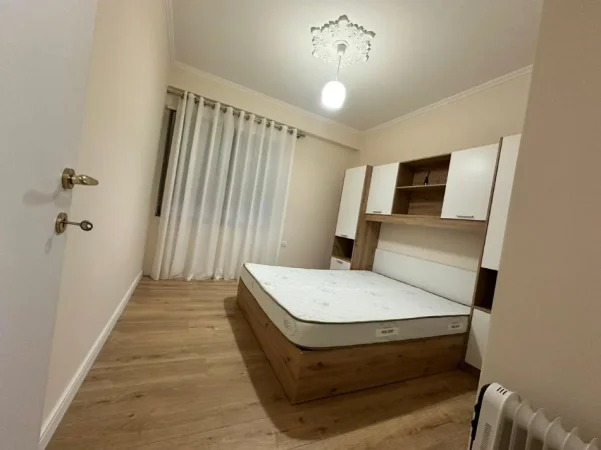 Tirane, jepet me qera apartament 1+1 Kati 7, 100 m² 1.000 € (Delijorgji.)