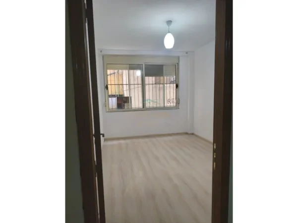 Tirane, shitet apartament 2+1 Kati 1, 75 m² 115.000 € (RRUGA 5 MAJI)