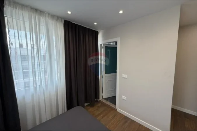 Tirane, jepet me qera apartament 2+1 , 1 m² 499 € (Sauk i ri)
