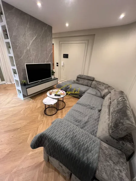 Tirane, jepet me qera apartament 1+1 Kati 1, 75 m² 650 € (KODRA E DIELLIT)
