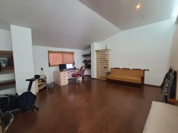 Tirane, shitet Vile 3 Katshe Kati 3, 470 m² 650.000 € (Vilat Amerikane)