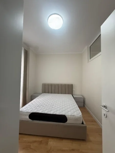 Tirane, jepet me qera apartament 2+1+Ballkon Kati 2, 81 m² (Rruga 5 Maji)