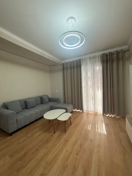 Tirane, jepet me qera apartament 2+1+Ballkon Kati 2, 81 m² (Rruga 5 Maji)