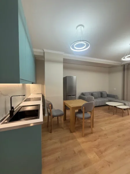 Tirane, jepet me qera apartament 2+1+Ballkon Kati 2, 81 m² (Rruga 5 Maji)
