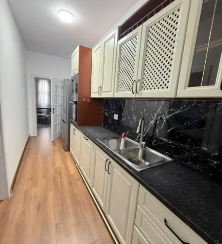 Tirane, jepet me qera apartament 2+1 , 85 m² 600 € 