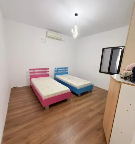 Tirane, jepet me qera apartament 2+1 , 85 m² 600 € 