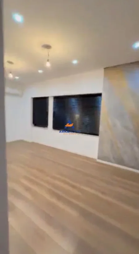 Tirane, jepet me qera ambjent biznesi Kati 3, 80 m² 1.000 € 