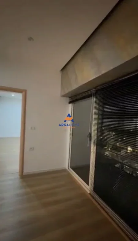 Tirane, jepet me qera ambjent biznesi Kati 3, 80 m² 1.000 € 