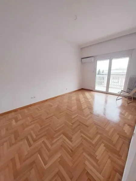 Tirane, jepet me qera zyre Kati 9, 75 m² 550 € (rruga e dibres)