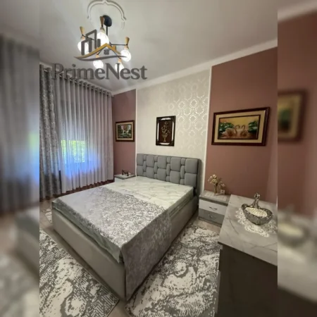 Tirane, jepet me qera apartament 2+1 Kati 2, 650 € 