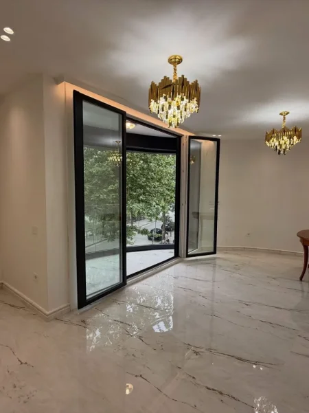 Tirane,🏢JEPET ME QIRA Ambient Per Zyra, Kati 1, 94 m² 1.600 € (Liqeni i Thate)