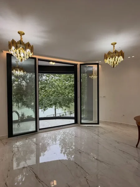 Tirane,🏢JEPET ME QIRA Ambient Per Zyra, Kati 1, 94 m² 1.600 € (Liqeni i Thate)