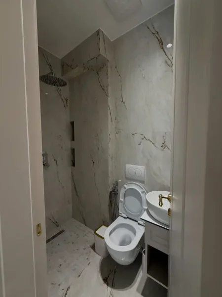 Tirane,🏢JEPET ME QIRA Ambient Per Zyra, Kati 1, 94 m² 1.600 € (Liqeni i Thate)