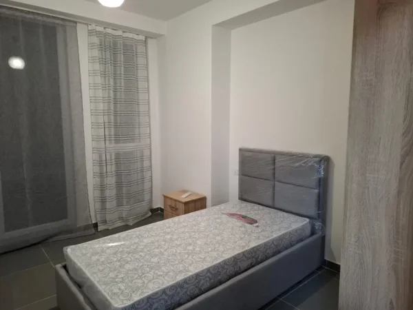 Tirane, jepet me qera apartament 3+1 Kati 3, 116 m² 650 € (Rruga 5 Maji)